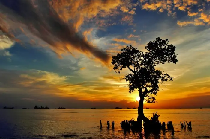 Pantai Nirwana, Menikmati Indahnya Panorama Sunset di Padang